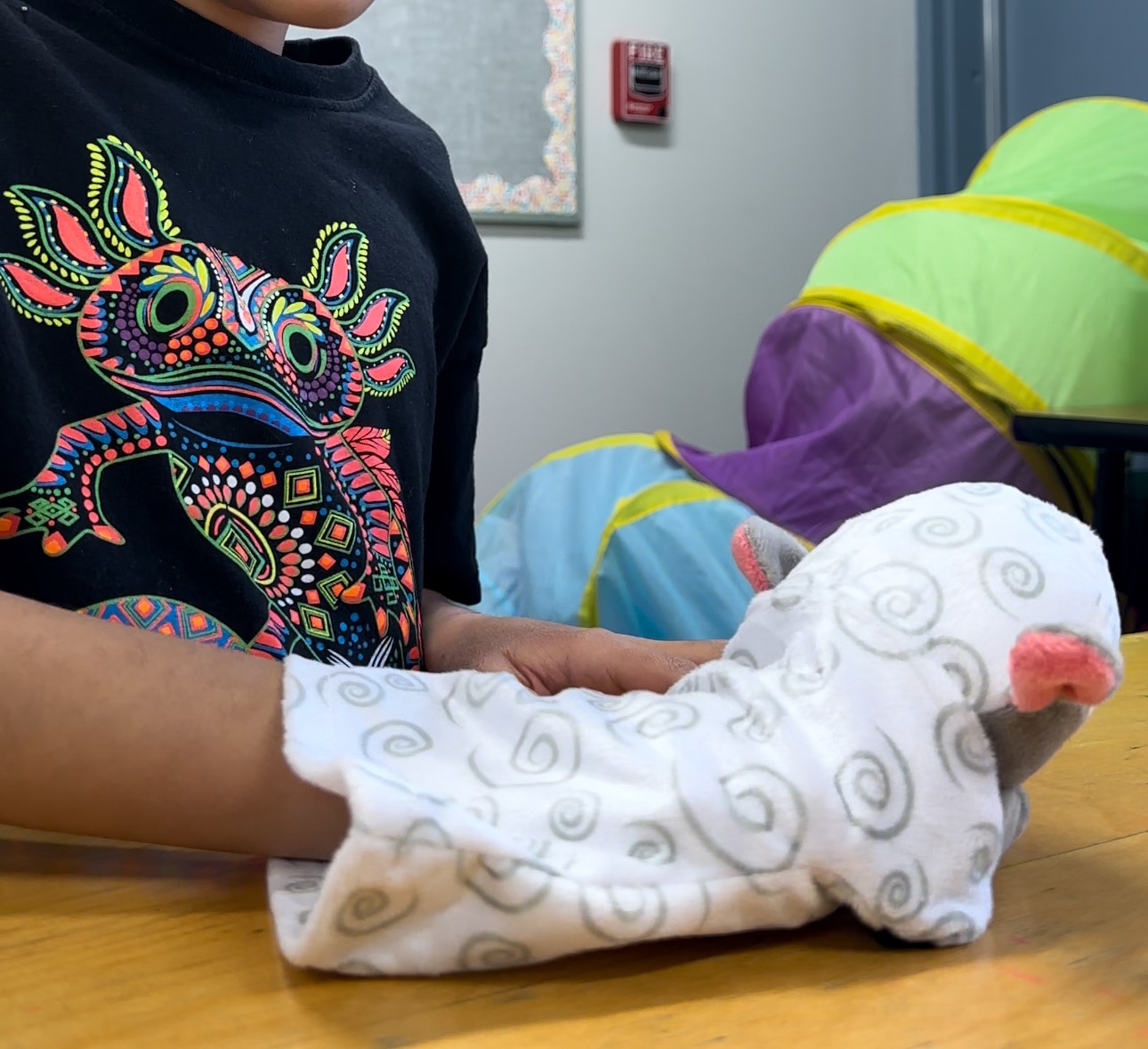 child participant with puppet