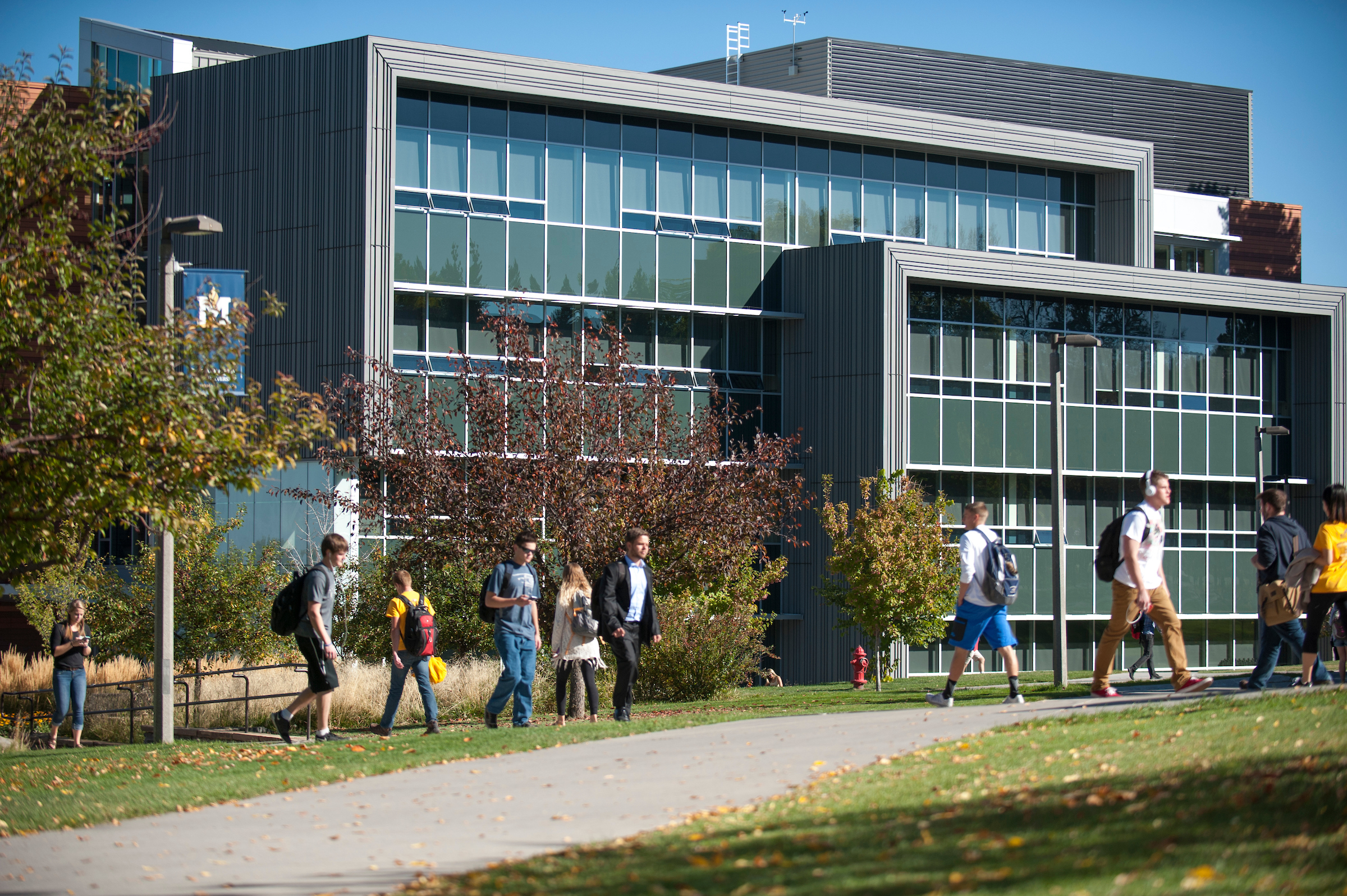 students in front of Jake Jabs School of Business