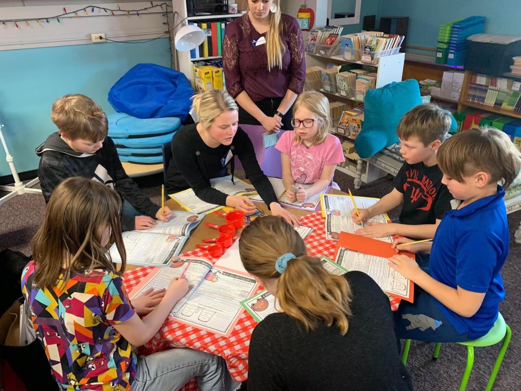 kids at table